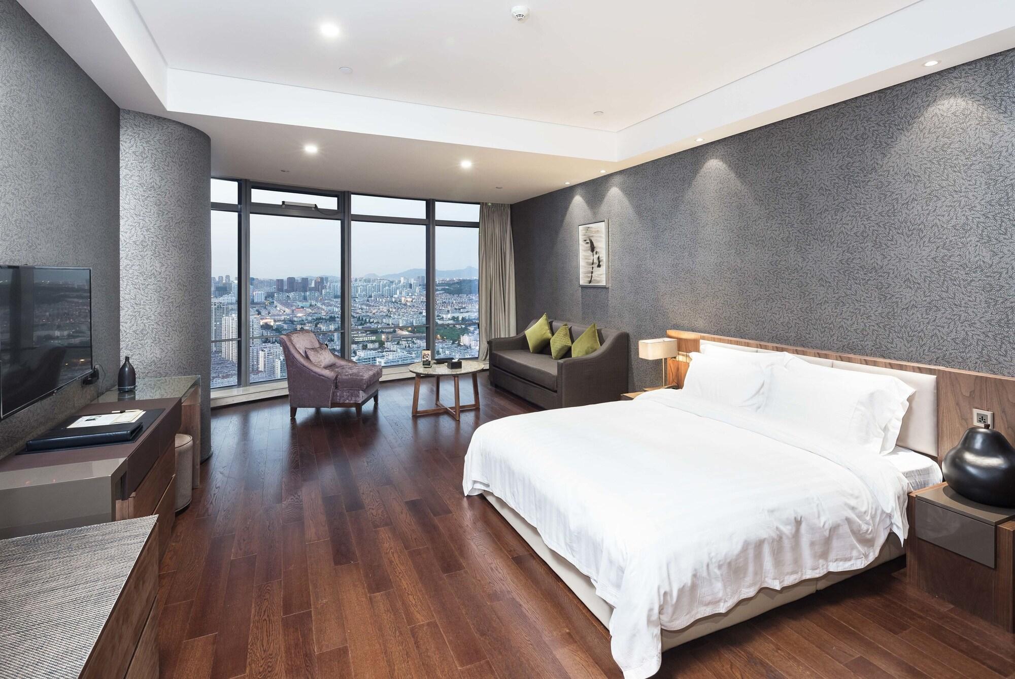 Grand Madison Qingdao Harbour-View Central（Former Qingdao Farglory Hotel） Екстер'єр фото