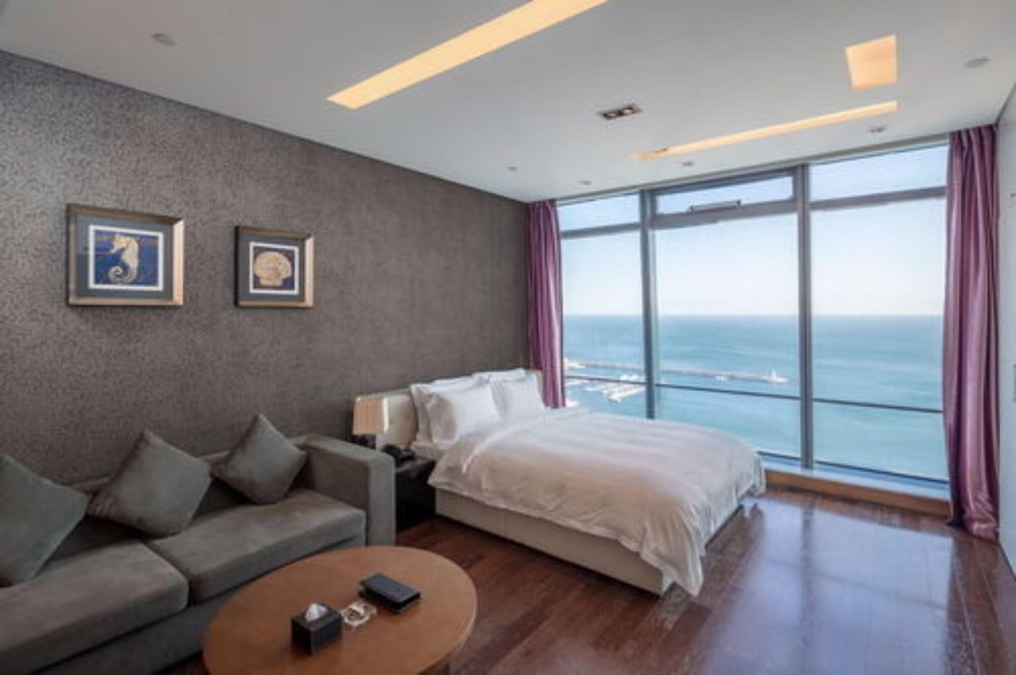 Grand Madison Qingdao Harbour-View Central（Former Qingdao Farglory Hotel） Екстер'єр фото