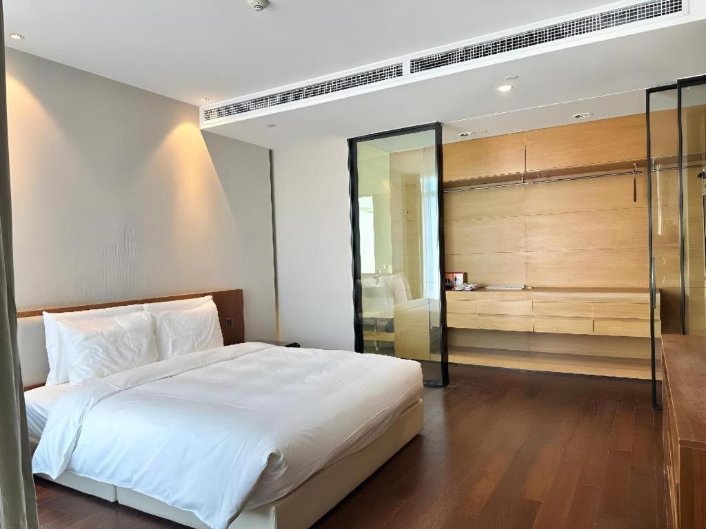 Grand Madison Qingdao Harbour-View Central（Former Qingdao Farglory Hotel） Екстер'єр фото