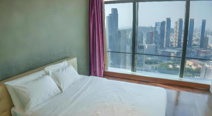 Grand Madison Qingdao Harbour-View Central（Former Qingdao Farglory Hotel） Екстер'єр фото